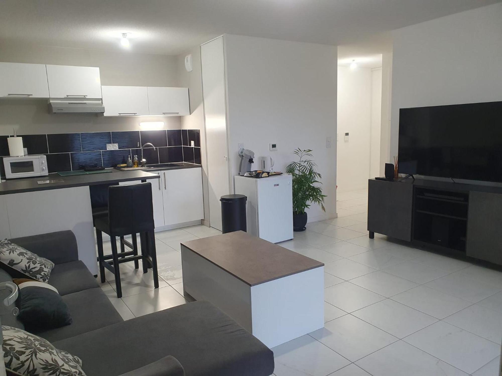 Appartement A Floirac Avec 2 Chambres, Un Parking Prive, Une Terrasse, A 5 Minutes En Voiture De L'Arkea Arena De Bordeaux Eksteriør billede