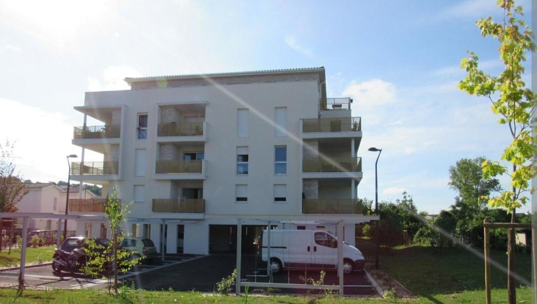 Appartement A Floirac Avec 2 Chambres, Un Parking Prive, Une Terrasse, A 5 Minutes En Voiture De L'Arkea Arena De Bordeaux Eksteriør billede