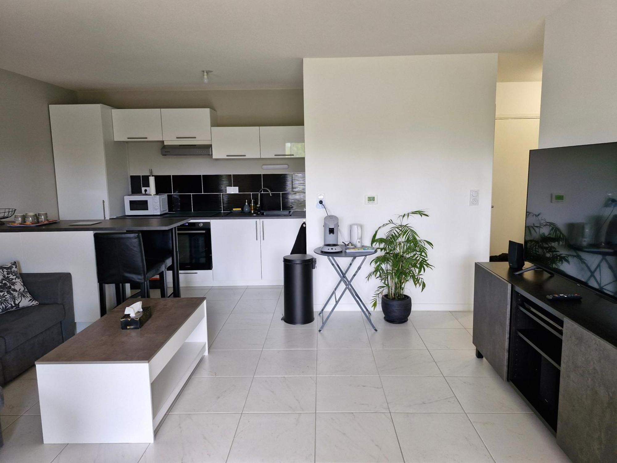 Appartement A Floirac Avec 2 Chambres, Un Parking Prive, Une Terrasse, A 5 Minutes En Voiture De L'Arkea Arena De Bordeaux Eksteriør billede