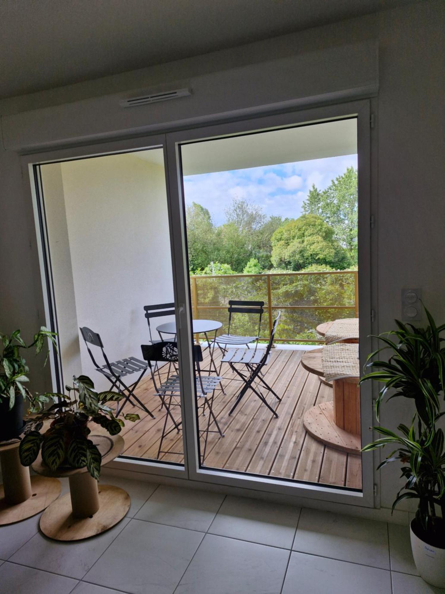 Appartement A Floirac Avec 2 Chambres, Un Parking Prive, Une Terrasse, A 5 Minutes En Voiture De L'Arkea Arena De Bordeaux Eksteriør billede